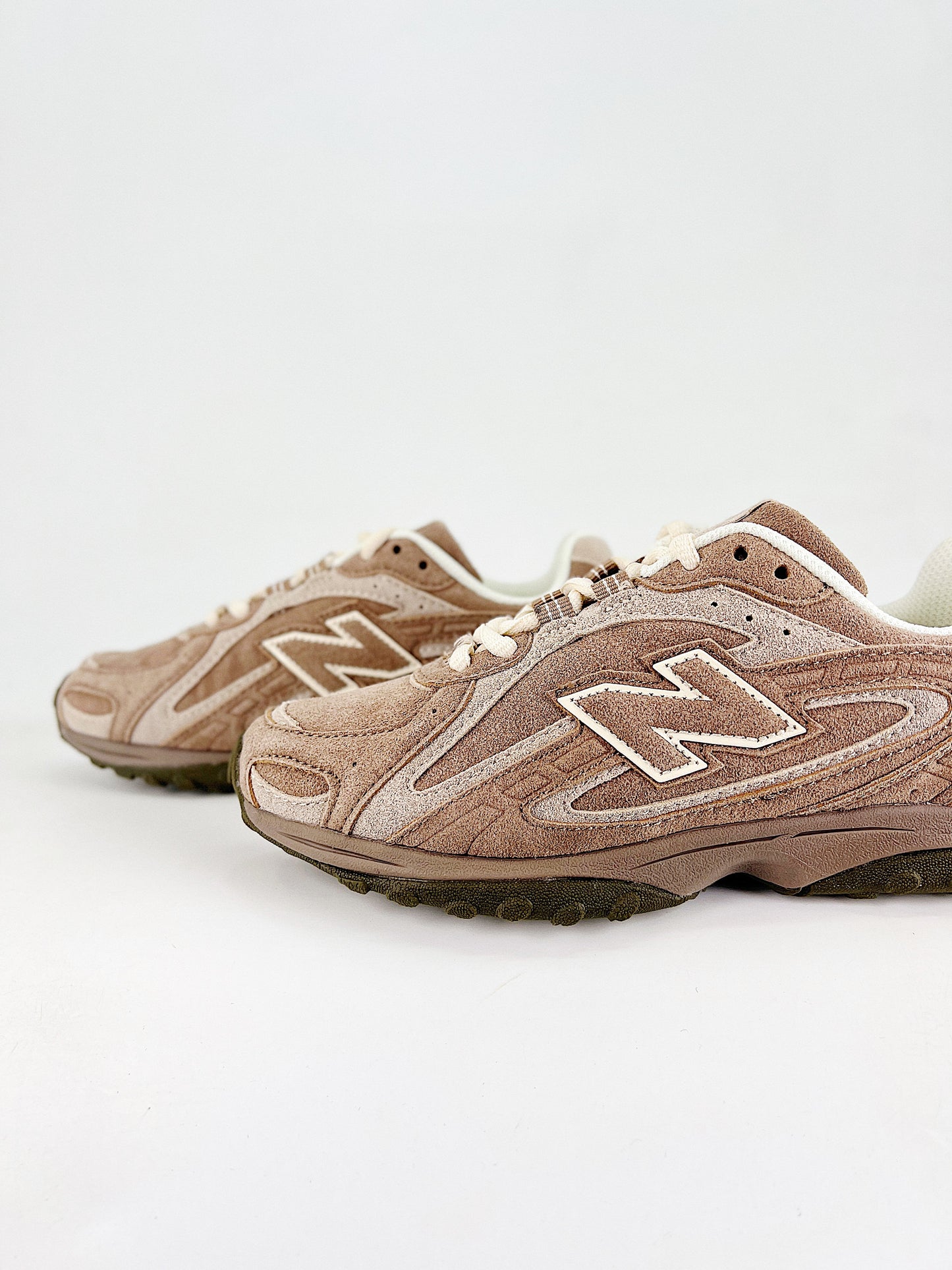 New Balance 204L “Mushroom / Arid Stone”