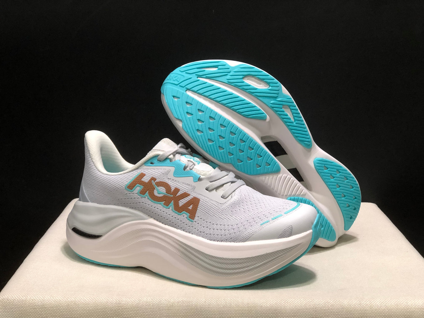 Hoka Skyward X 1