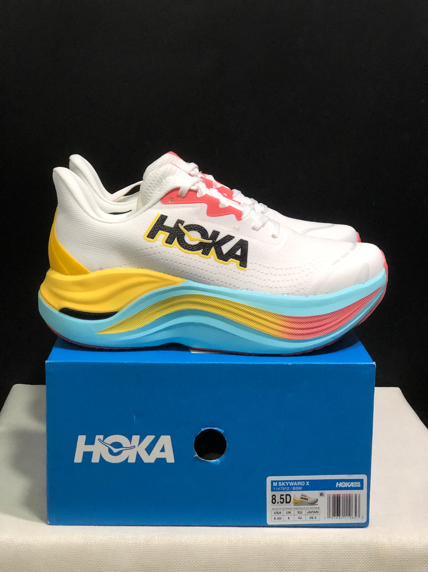 Hoka Skyward X 1